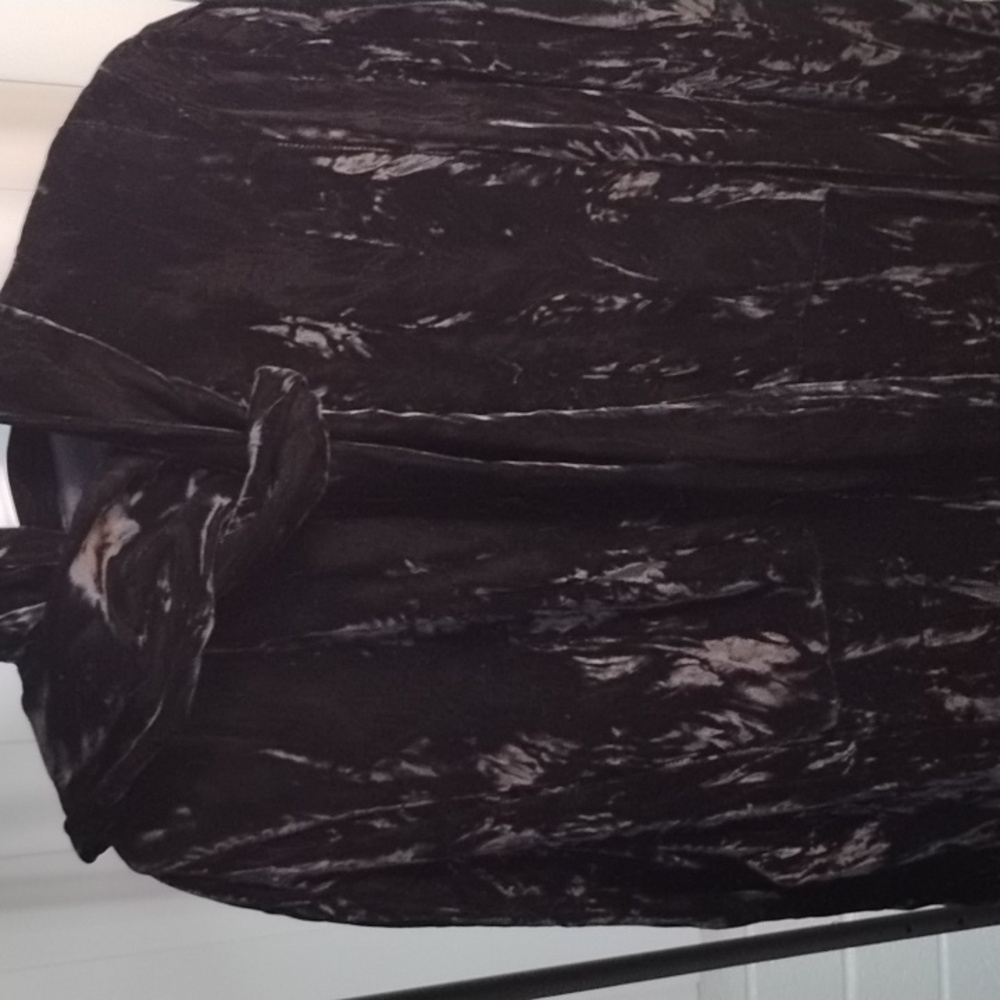 Black crush velvet Eve dress w,/neck erap